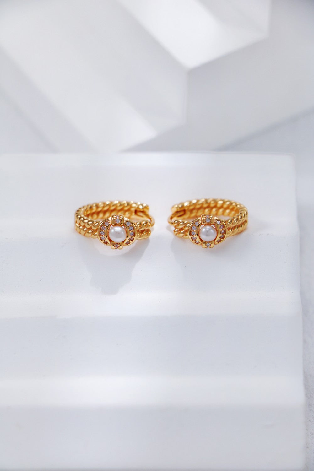 Effortlessly chic gold pearl hoop earrings | Style your everyday with Mezuille