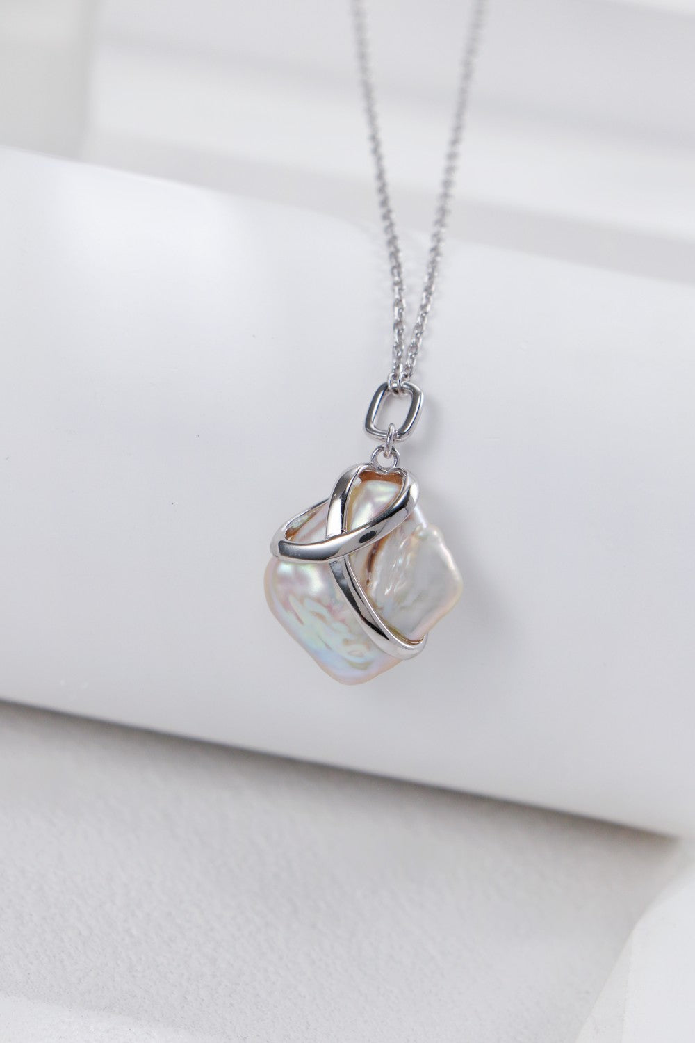 Beautiful white pearl necklace with a silver chain and baroque pendant, elegantly designed, ideal for Mother's Day.