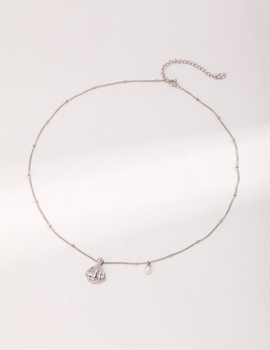 Stylish silver necklace featuring a heart charm, ideal for a chic and sophisticated look.
