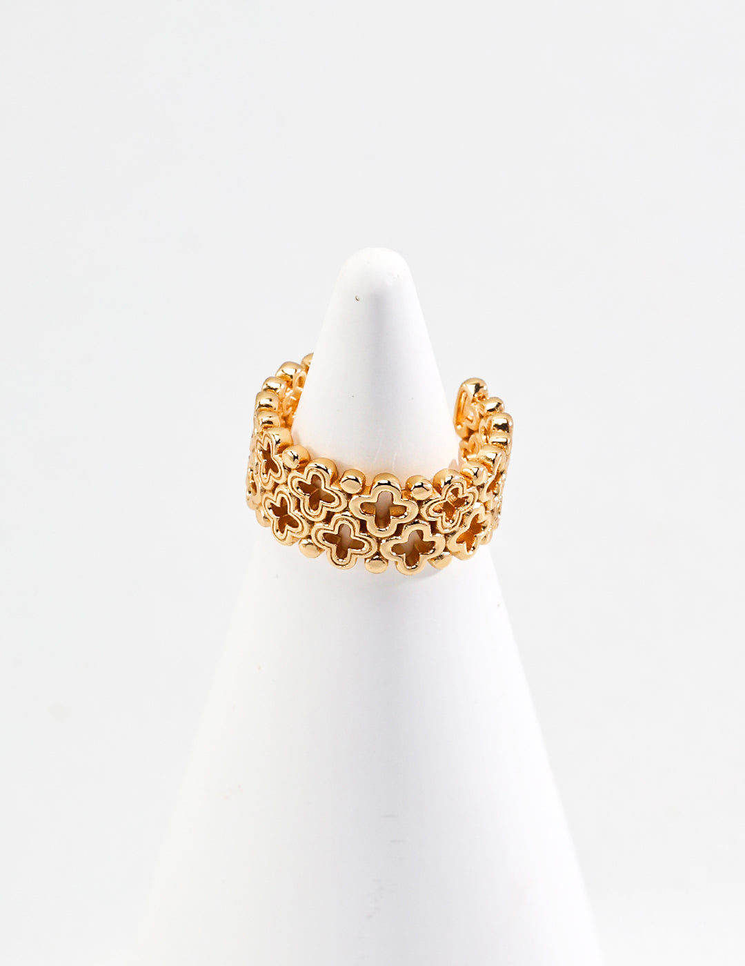 Gold-plated ring with hollow clover design, crafted from s925 silver for an elegant look.