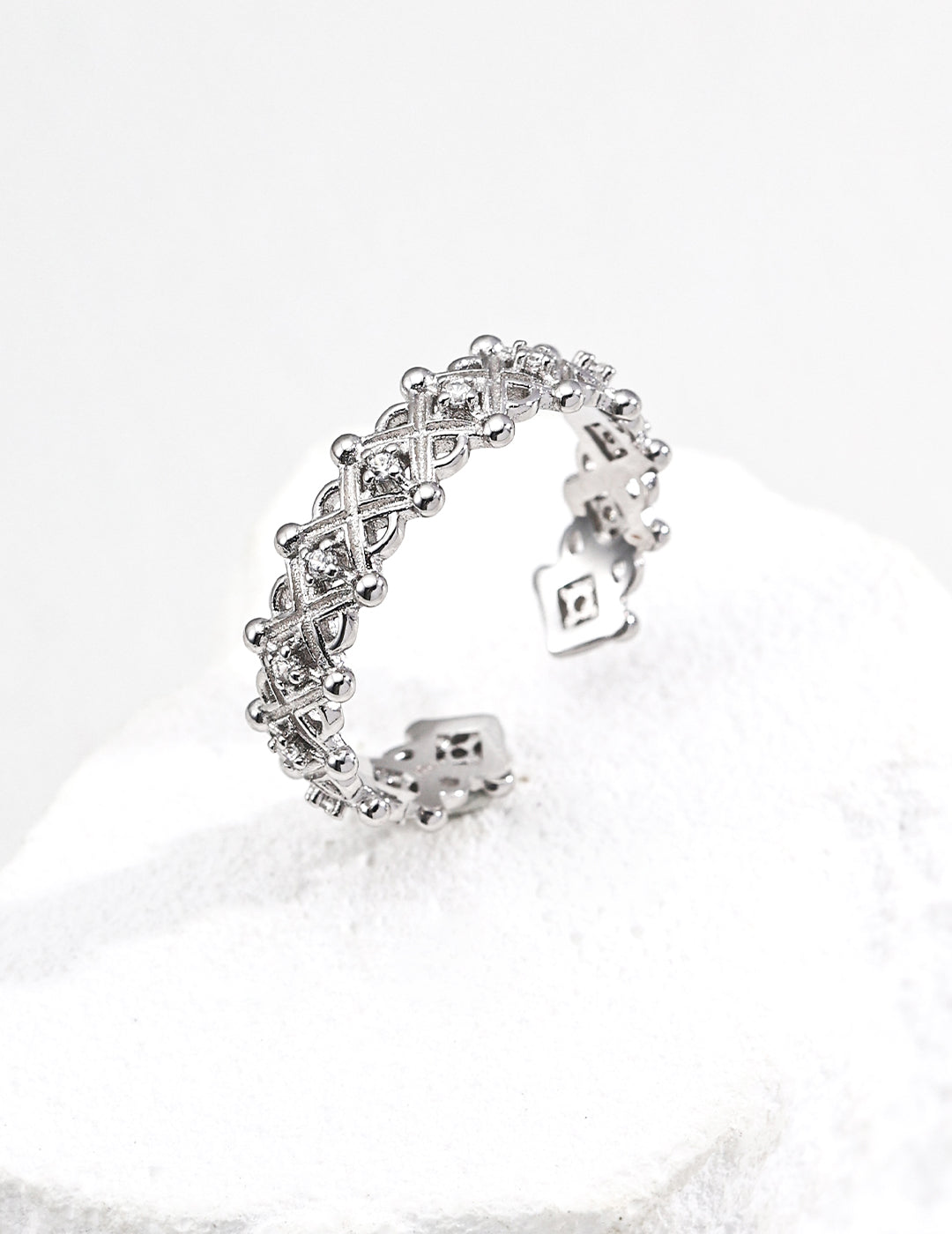 A delicate silver ring with shimmering diamonds, highlighting a refined and elegant style with zirconia embellishments.