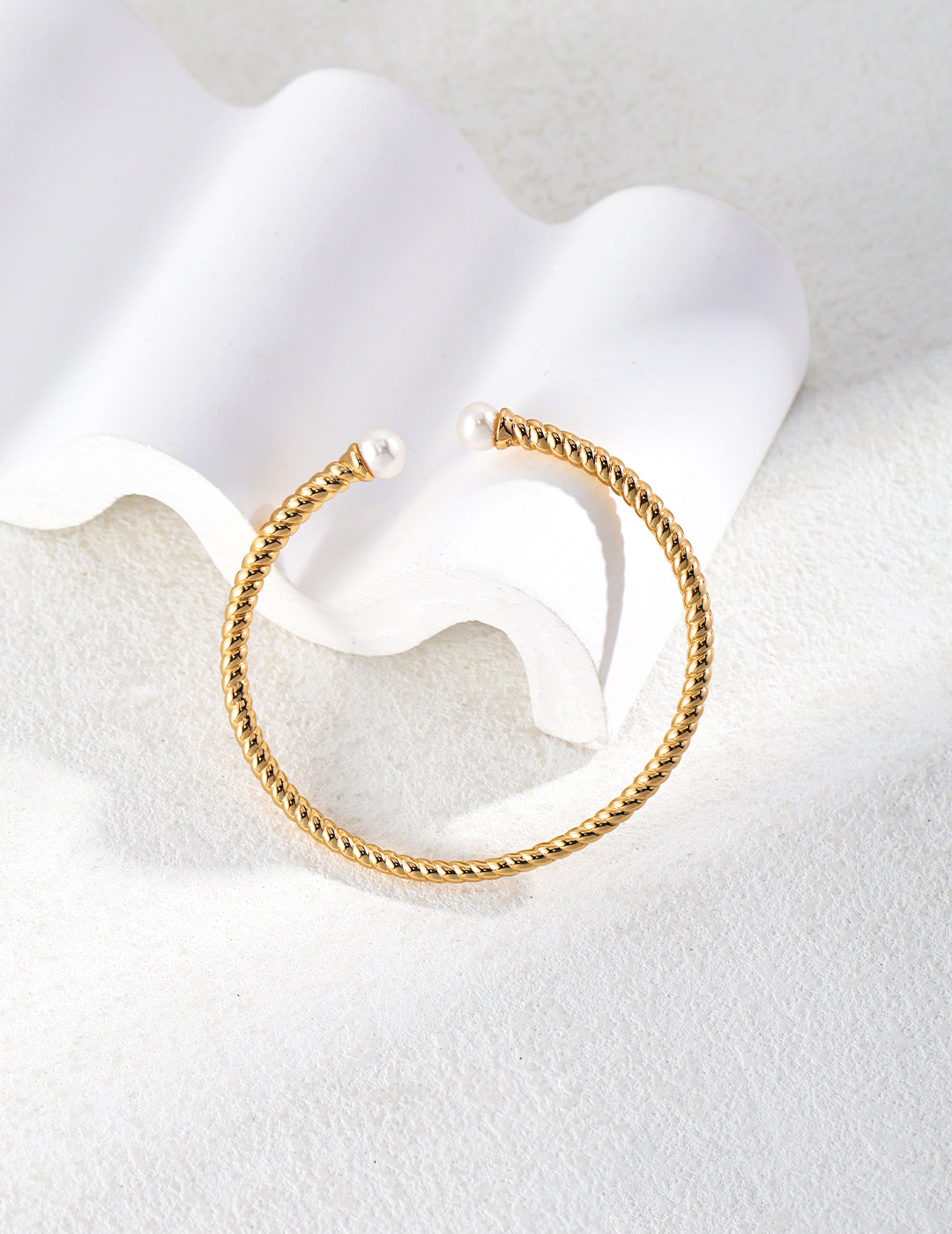 Gold twisted bangle with pearls