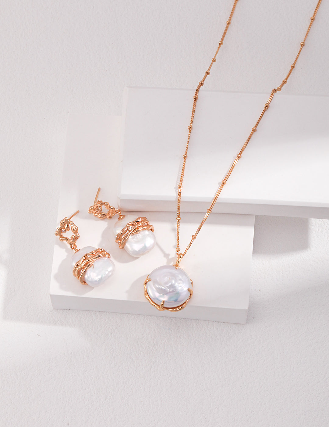A stunning gold pearl necklace and earrings set, perfect for adding elegance and sophistication to any outfit.