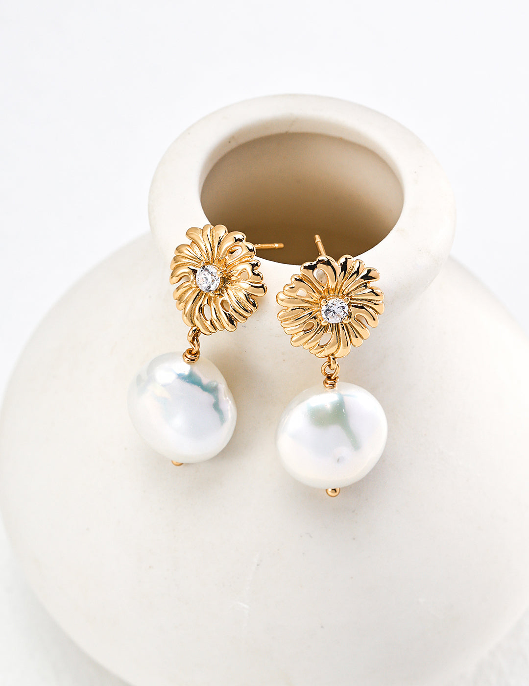 Elegant gold plated daisy earrings with dangling pearls