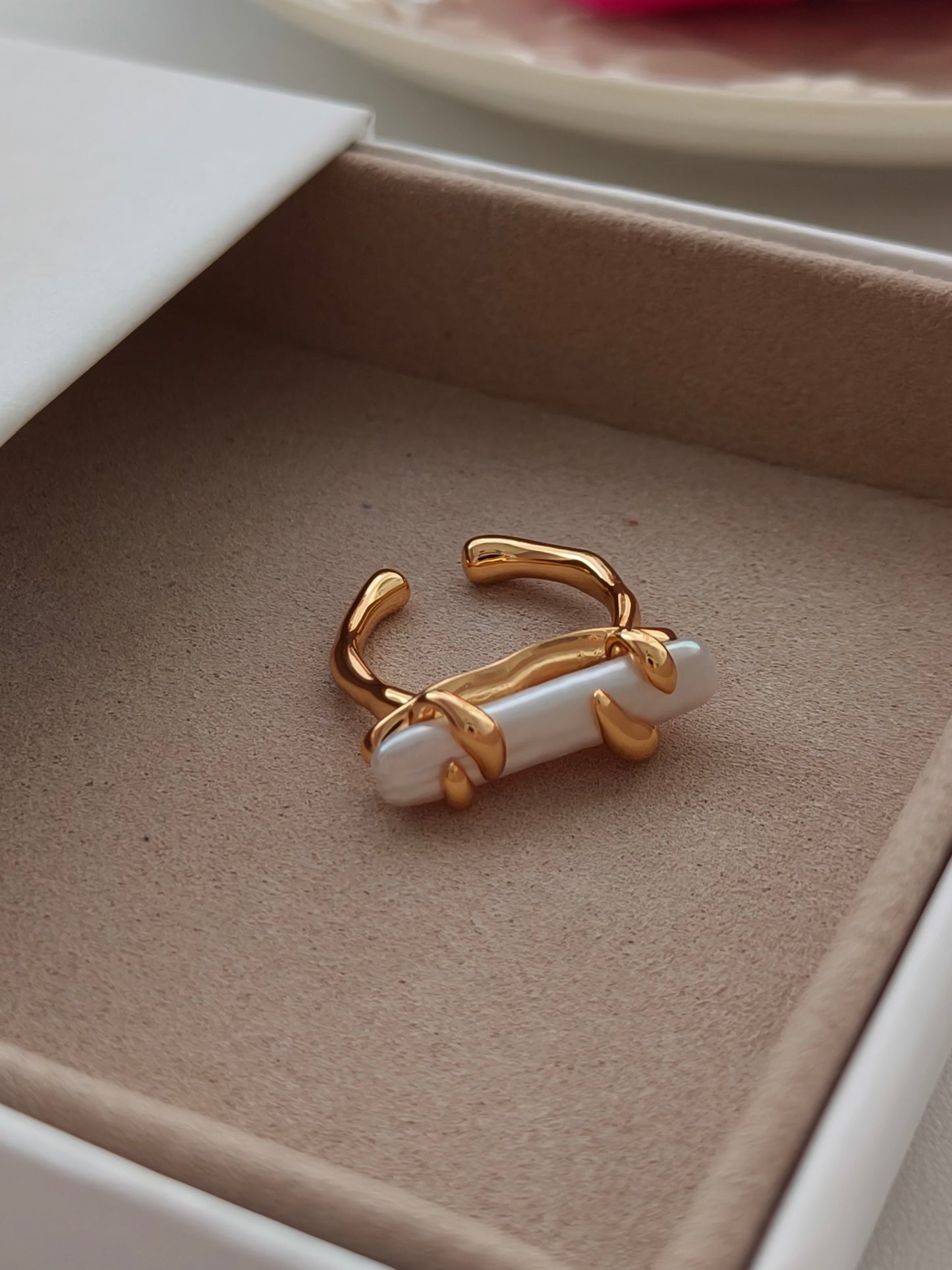 Stylish gold ring with freshwater pearl, perfect for any occasion.