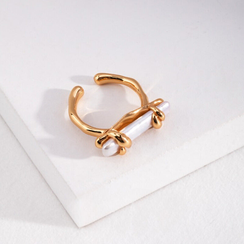 Gold plated ring with freshwater pearl detail