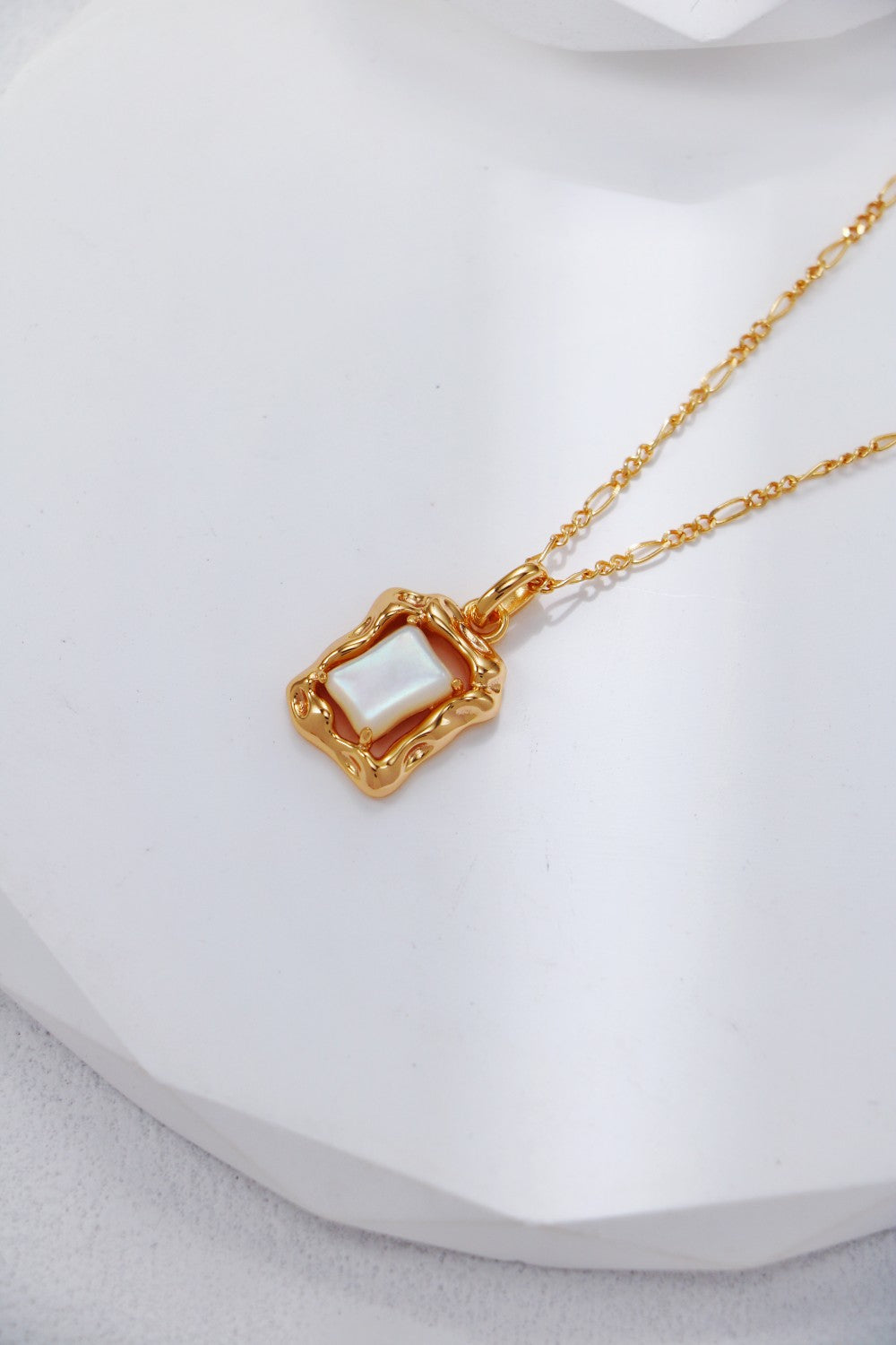 A gold-plated necklace featuring a stylish square-shaped pendant, perfect for adding elegance to any outfit.