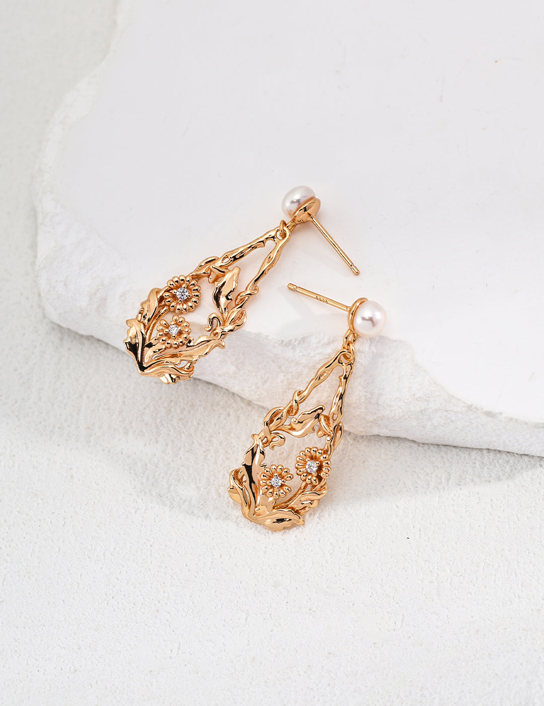 Stunning gold tone earrings adorned with beautiful pearls, ideal for enhancing your jewelry collection.