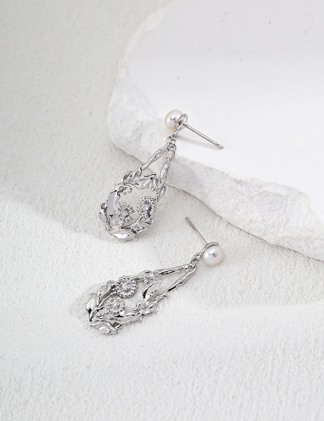 Exquisite earrings crafted with pearls and stones, offering a timeless accessory for enhancing any outfit.