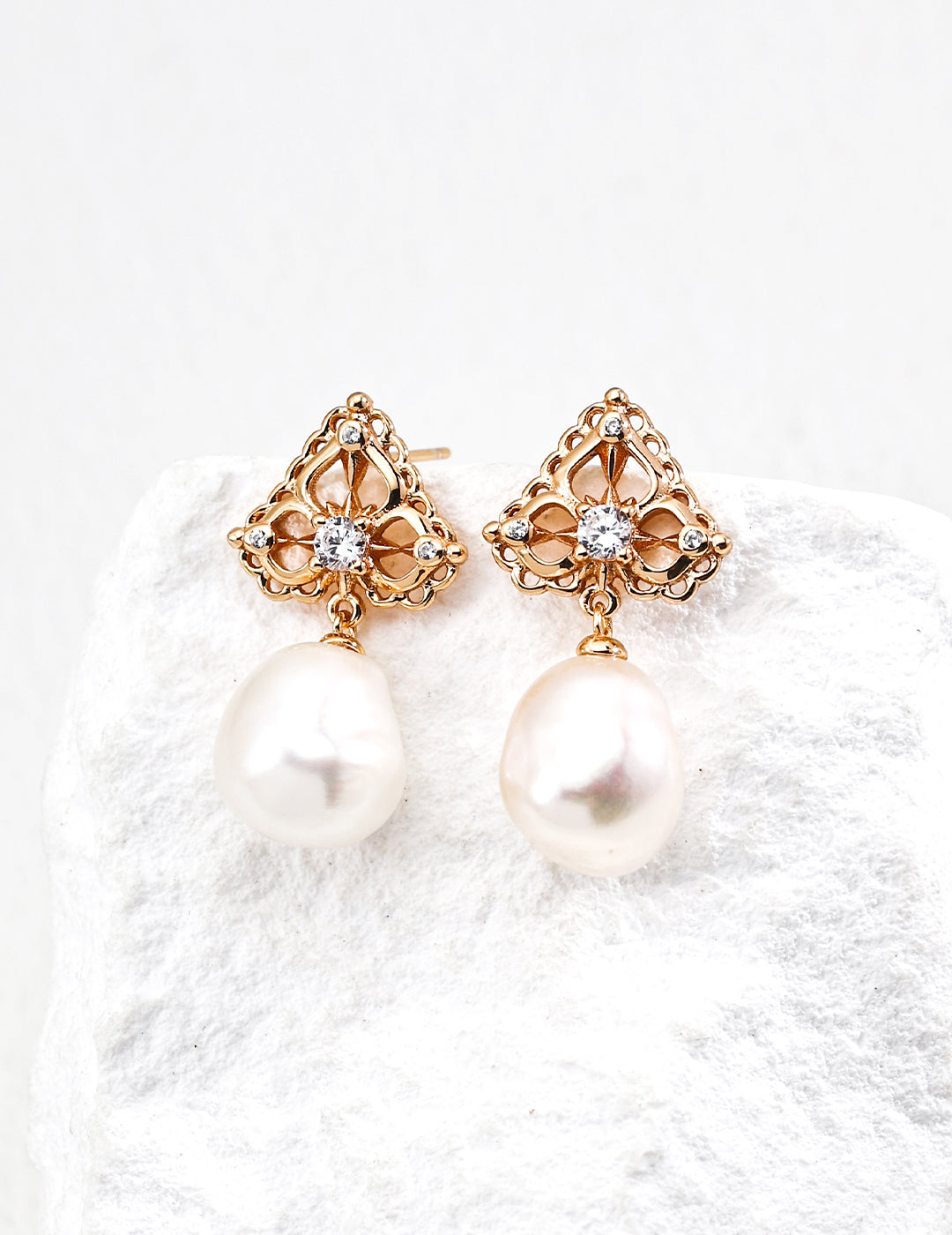 Delicate gold pearl drops with zirconia in S925 Silver, by Mezuille, sentimental style.