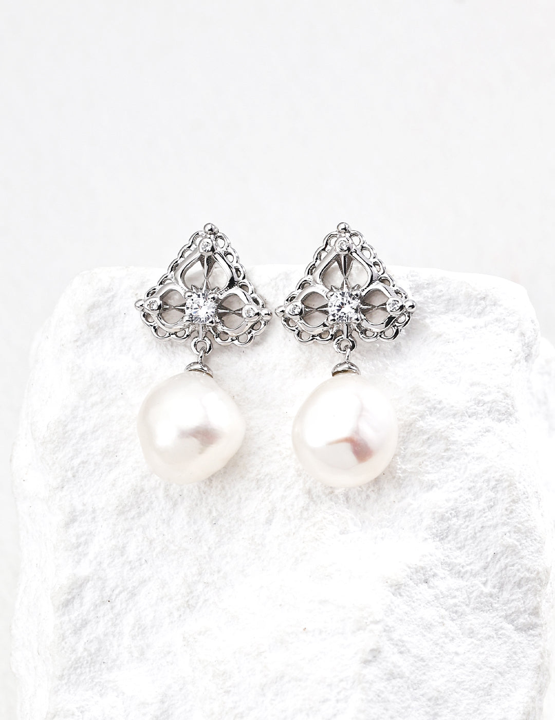 Silver zirconia pearls minimal drop earrings, in S925 Silver, by Mezuille. 