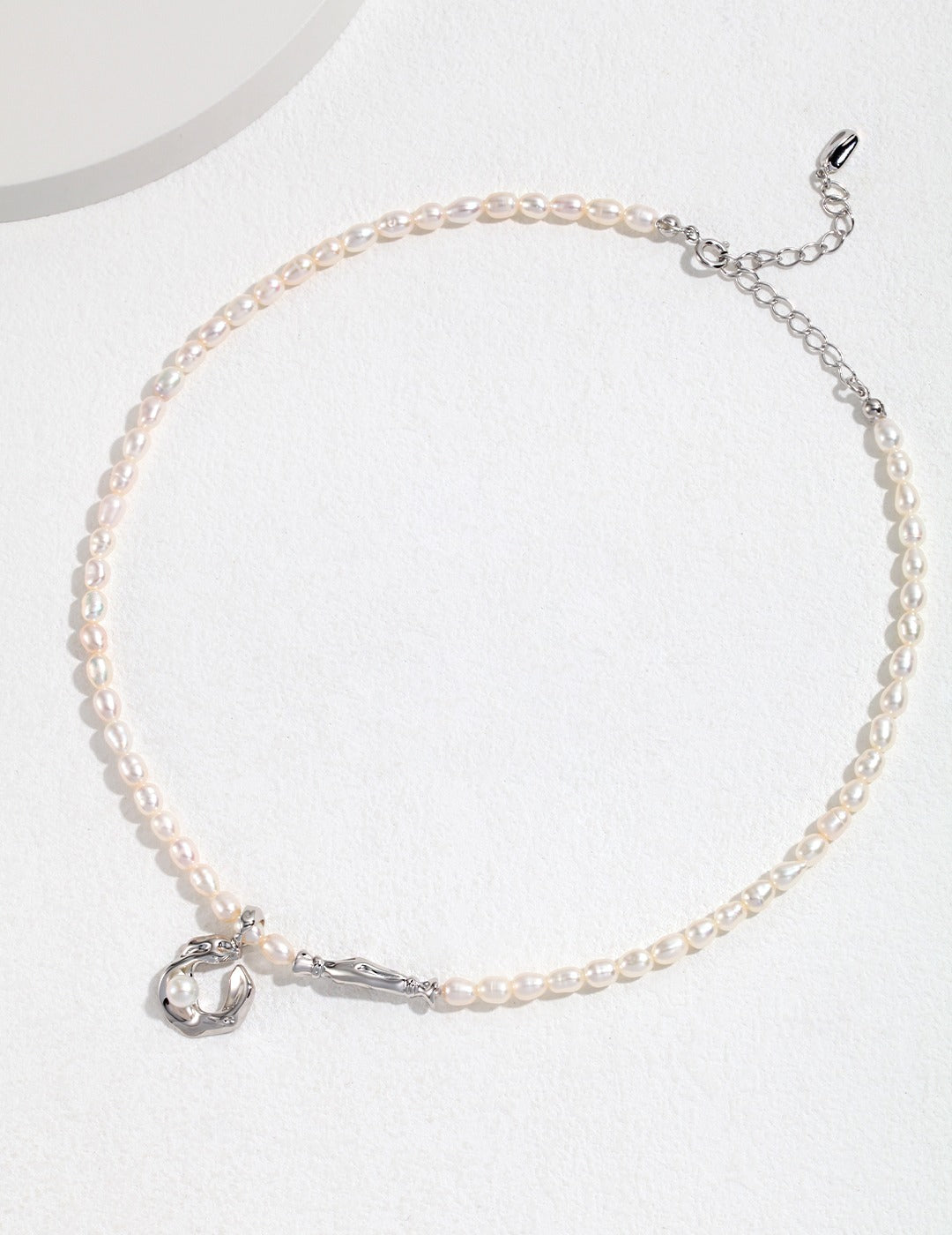 Stylish silver freshwater pearl beads necklace .