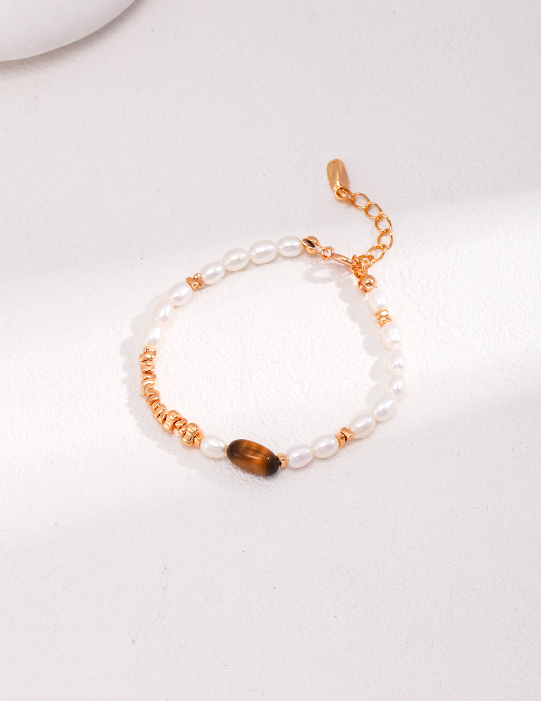 A stunning bracelet with a gold beads, complemented by tiger's eye and pearls.