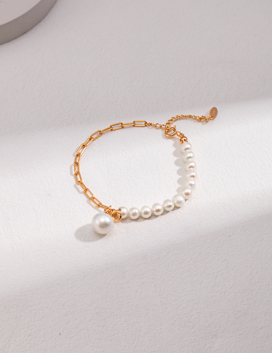 Gold bracelet with pearl beads on delicate chain