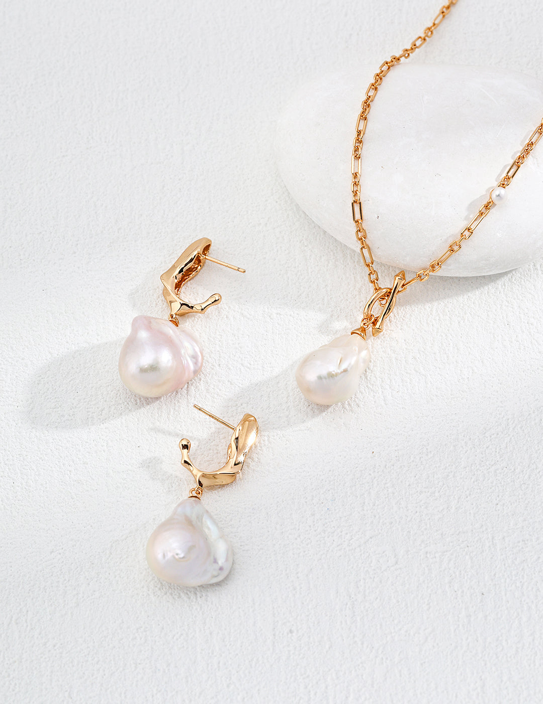 Gorgeous gold-plated necklace and earrings featuring elegant pearls, perfect for adding a touch of luxury to any outfit.