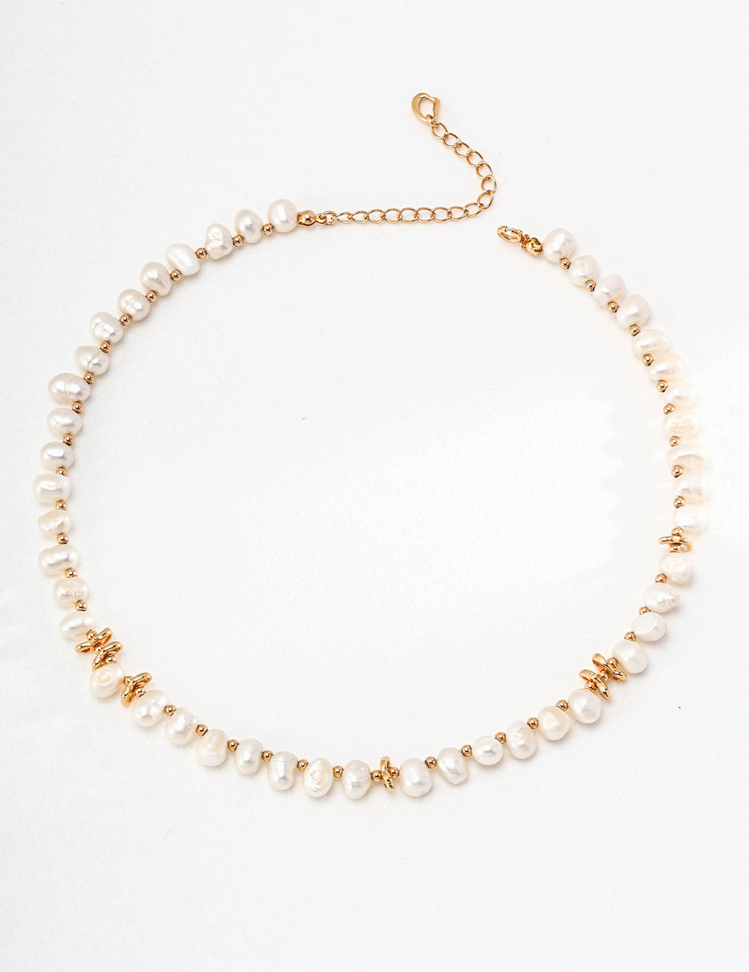 Luxurious gold chain necklace featuring white pearls