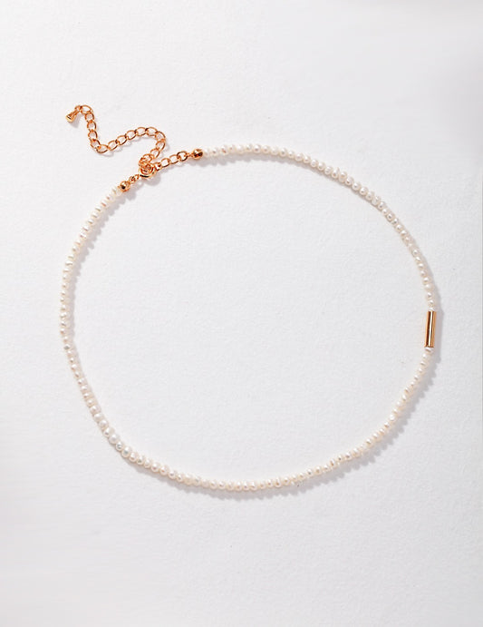 Elegant gold pearl necklace adorned with lustrous white pearls, perfect for adding a touch of luxury to any outfit.