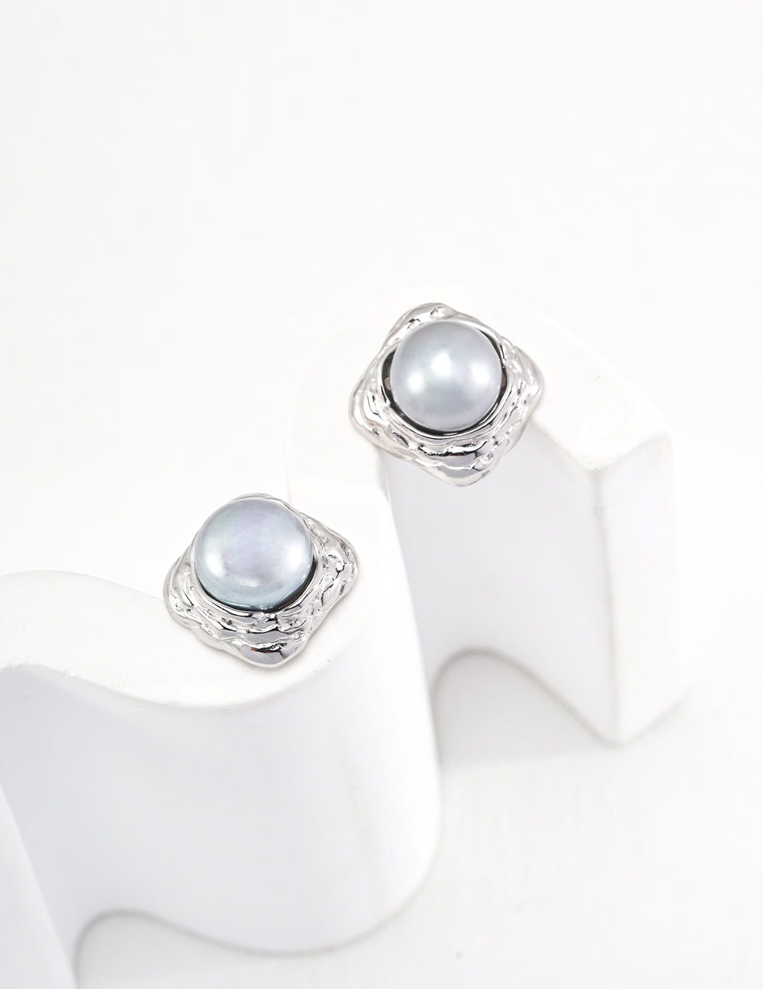 Chic silver studs with beautiful grey pearl accents