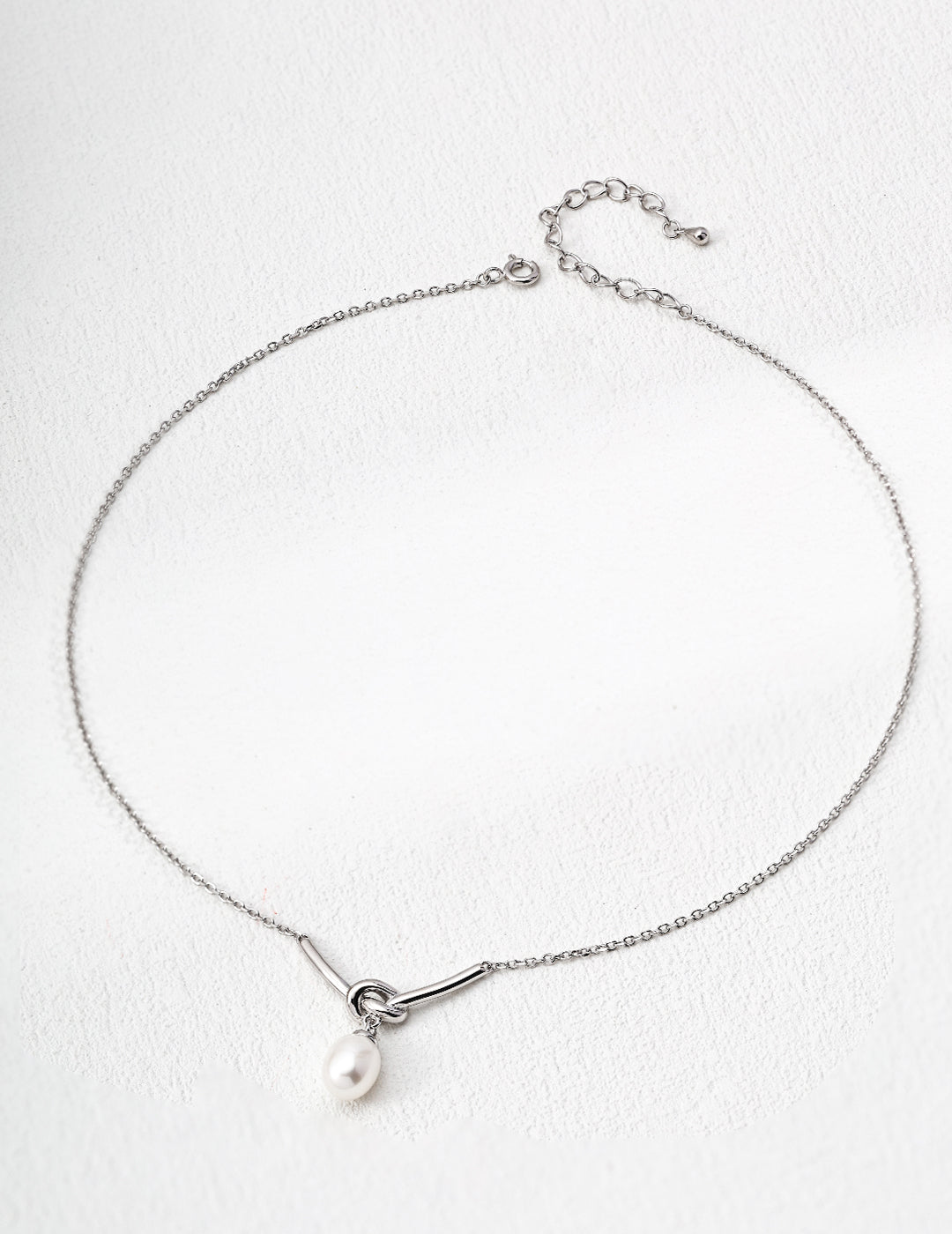Silver chain necklace with exquisite pearl pendant in S925 Silver, from Mezuille.