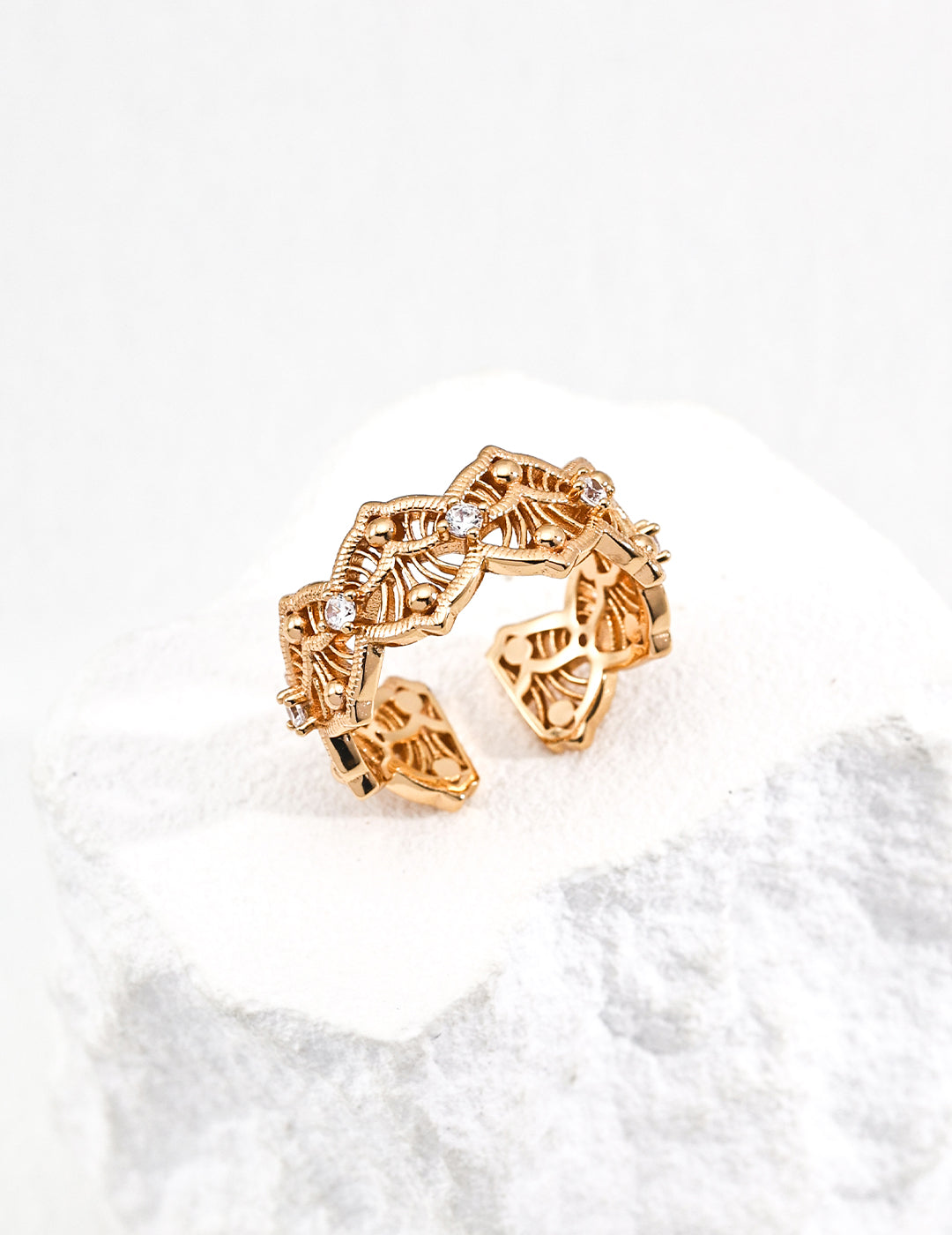 Elegant gold ring with cubic zirconia, captured in a close-up to highlight its princess-inspired beauty.