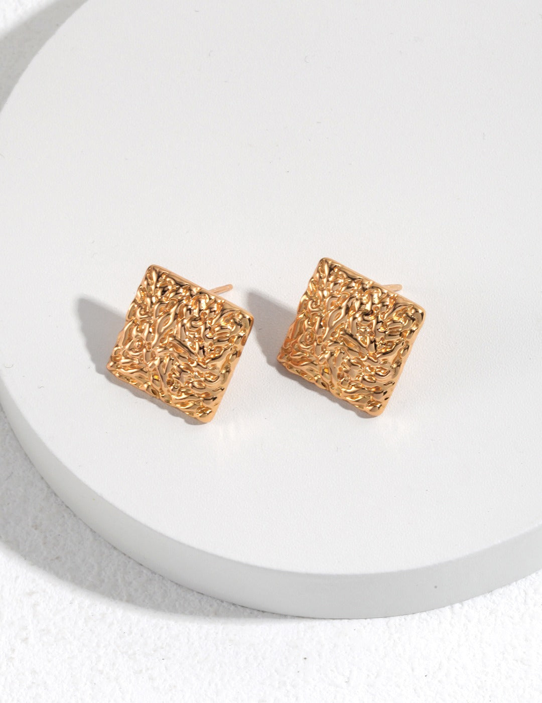 Square stud earrings in gold plating