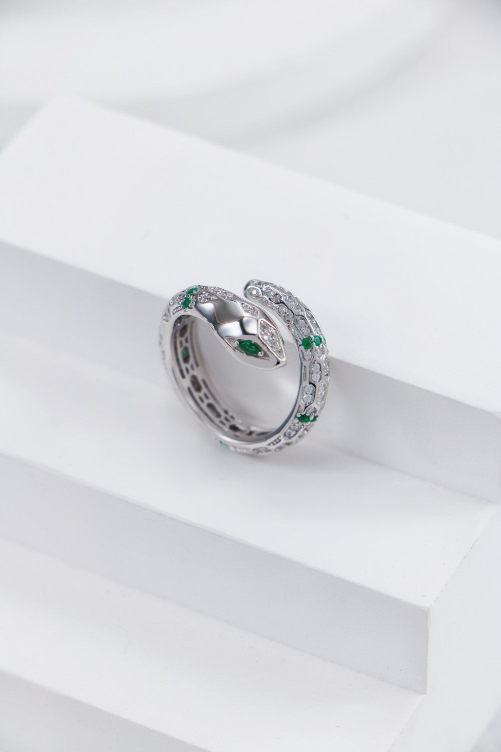 Elegant snake ring featuring shimmering diamonds, perfect for a luxurious accessory.