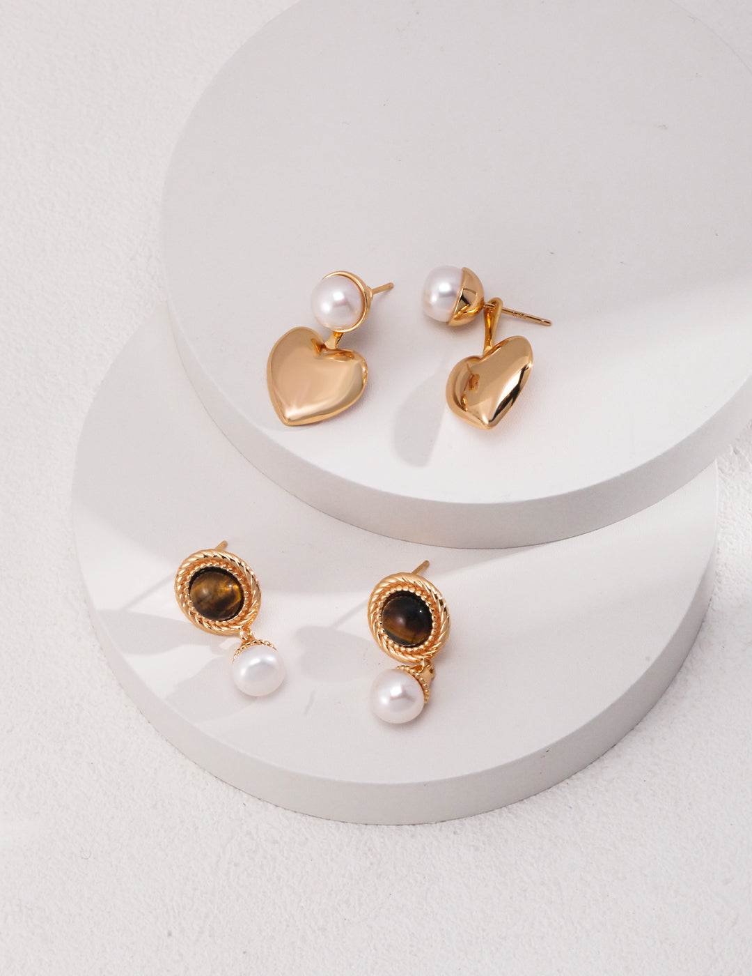 Stylish gold earrings with tiger's eye and freshwater pearls drop