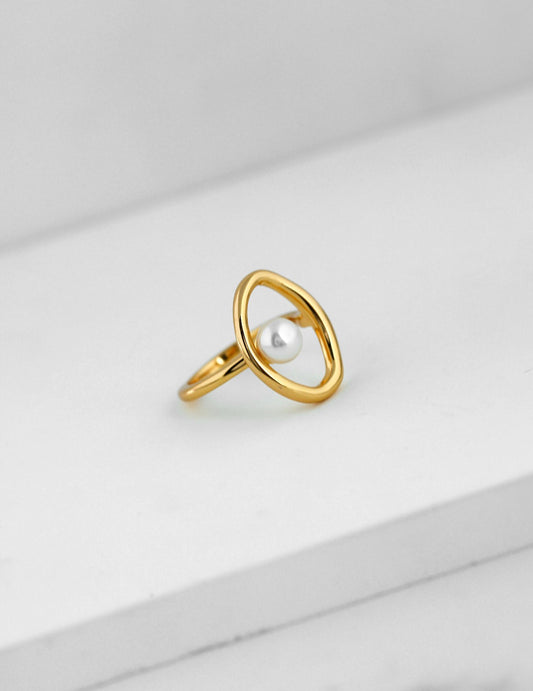 Minimalist product view of the Sloane ring in 18k gold vermeil with a single lustrous freshwater pearl.