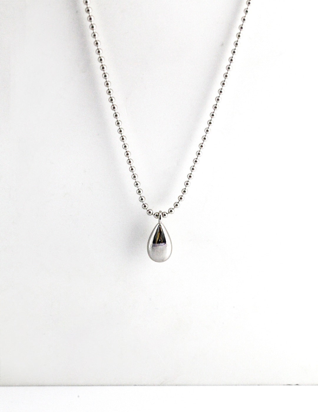 A stunning silver teardrop necklace with a beautifully designed pendant.